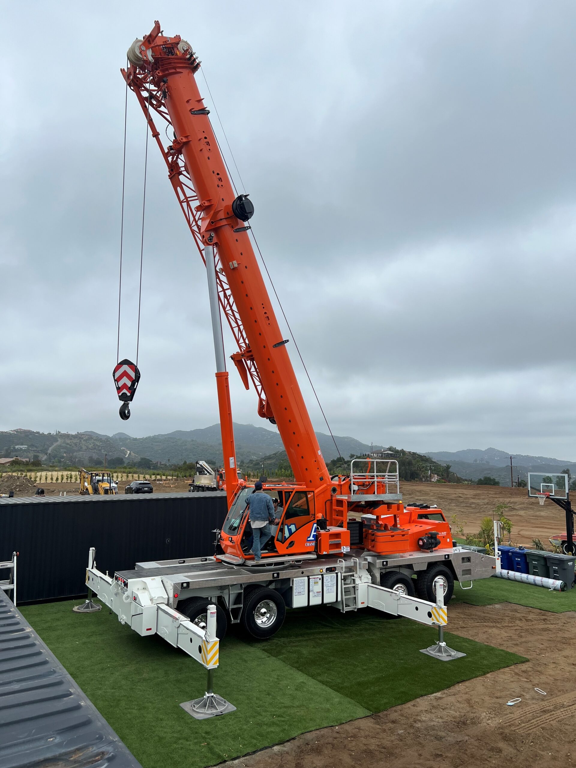 Grove TMS875-2 75 Ton Crane in action